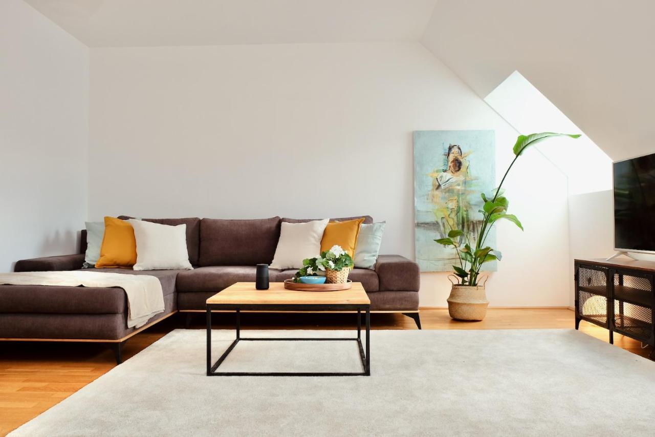 Triple A Apartments Wina Bagian luar foto