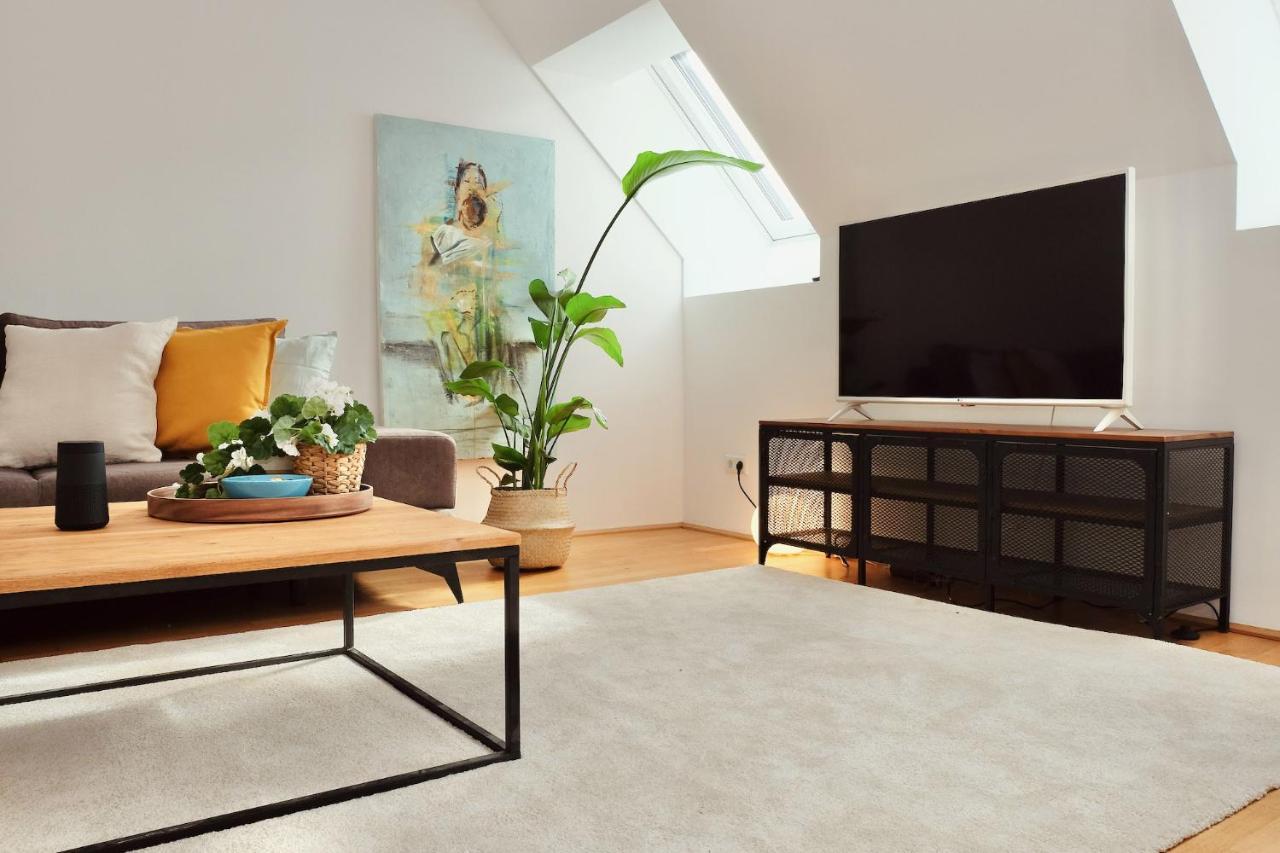 Triple A Apartments Wina Bagian luar foto